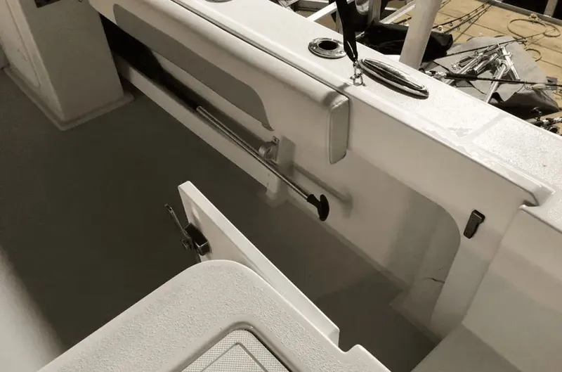 Slide: The Image of Parker Marine 2320 SL Sport Cabin 2021 - 36