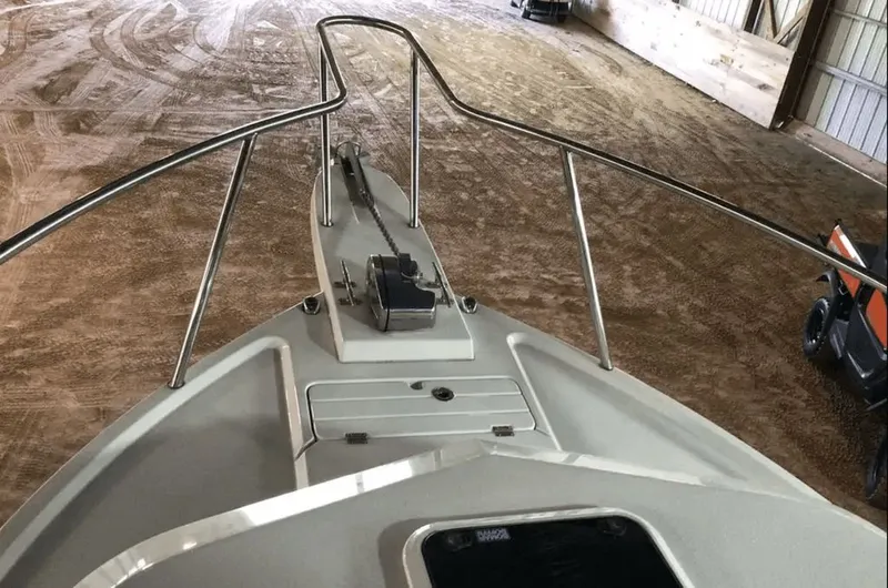 Slide: The Image of Parker Marine 2320 SL Sport Cabin 2021 - 38