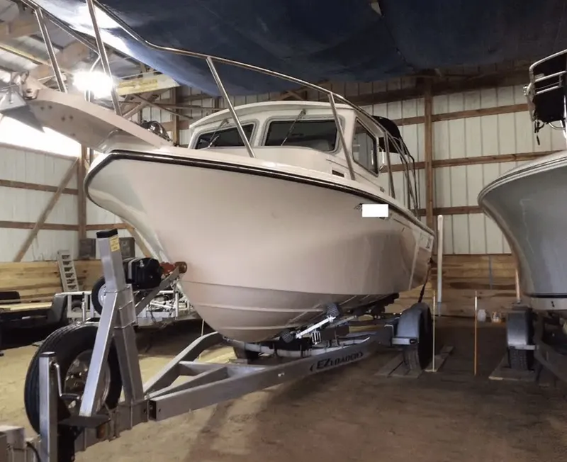 Slide: The Image of Parker Marine 2320 SL Sport Cabin 2021 - 42