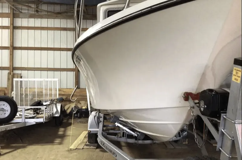 Slide: The Image of Parker Marine 2320 SL Sport Cabin 2021 - 44