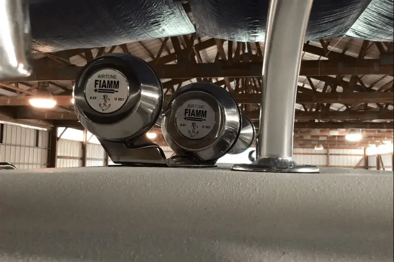 Slide: The Image of Parker Marine 2320 SL Sport Cabin 2021 - 45