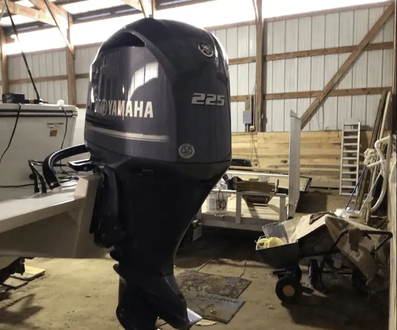 Slide: The Image of Parker Marine 2320 SL Sport Cabin 2021 - 47