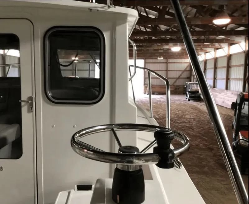 Slide: The Image of Parker Marine 2320 SL Sport Cabin 2021 - 5