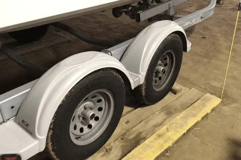 Slide: The Image of Parker Marine 2320 SL Sport Cabin 2021 - 52