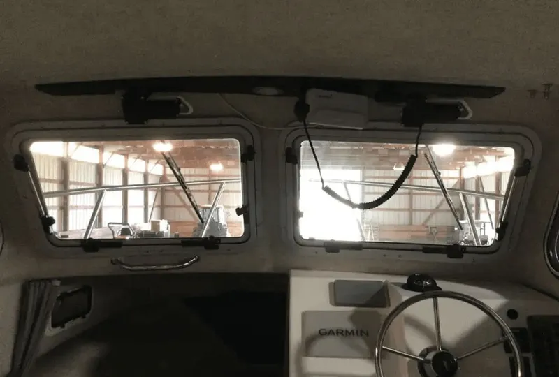 Slide: The Image of Parker Marine 2320 SL Sport Cabin 2021 - 8