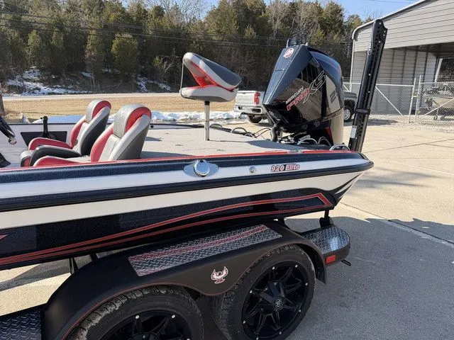 Slide: The Image of Phoenix Bass Boat 920 Elite 2021 - 14