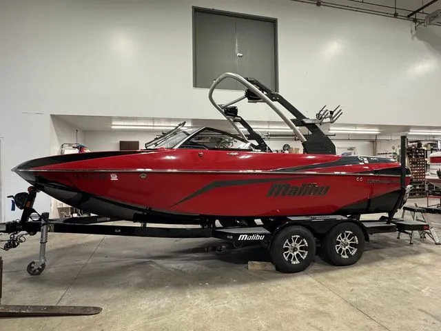 Slide: The Image of Malibu Wakesetter 21 VLX 2017 - 1