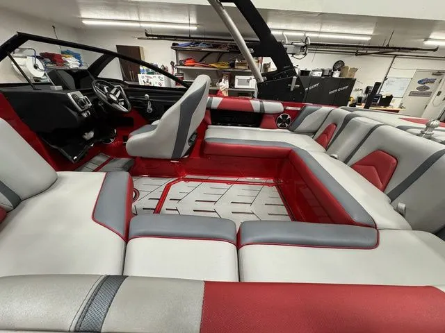 Slide: The Image of Malibu Wakesetter 21 VLX 2017 - 10