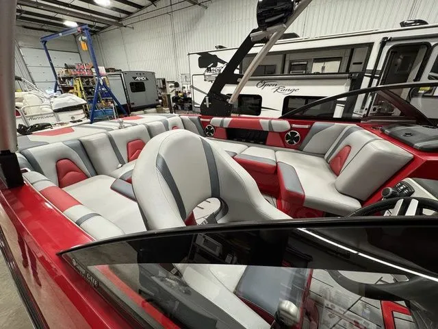 Slide: The Image of Malibu Wakesetter 21 VLX 2017 - 13