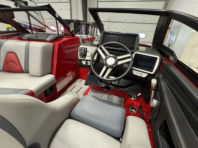 Slide: The Image of Malibu Wakesetter 21 VLX 2017 - 14