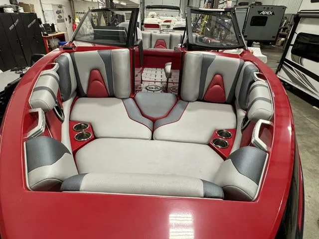 Slide: The Image of Malibu Wakesetter 21 VLX 2017 - 16