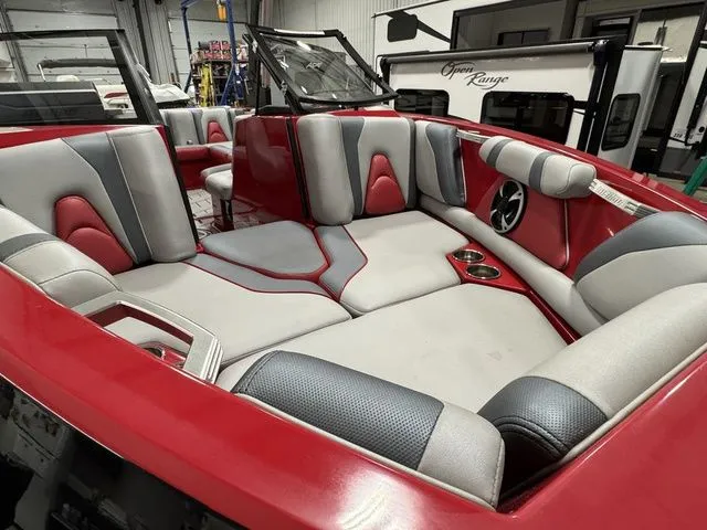 Slide: The Image of Malibu Wakesetter 21 VLX 2017 - 17