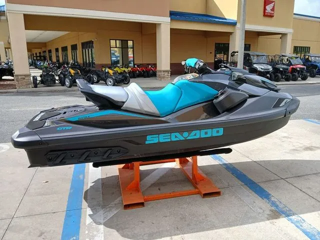 Slide: The Image of Sea-Doo GTR 230 2026 - 11