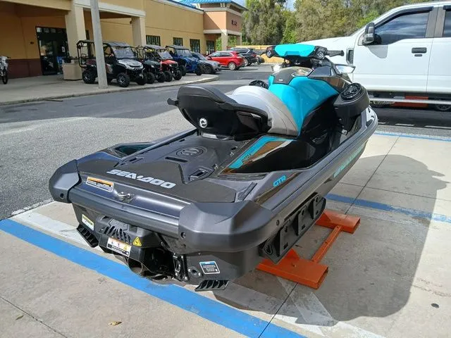Slide: The Image of Sea-Doo GTR 230 2026 - 8