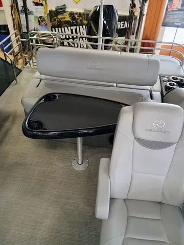 Slide: The Image of Regency 230 LE3 Sport 2025 - 11