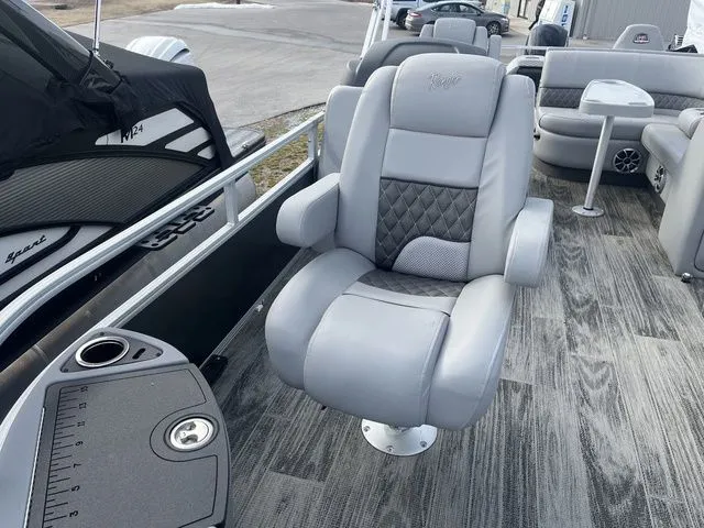 Slide: The Image of Ranger Pontoon RP220F 2024 - 10