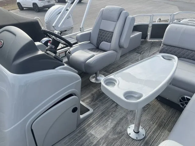 Slide: The Image of Ranger Pontoon RP220F 2024 - 13