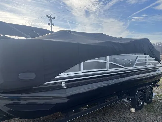 Slide: The Image of Ranger Pontoon RP220F 2024 - 21