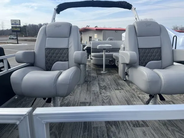 Slide: The Image of Ranger Pontoon RP220F 2024 - 33