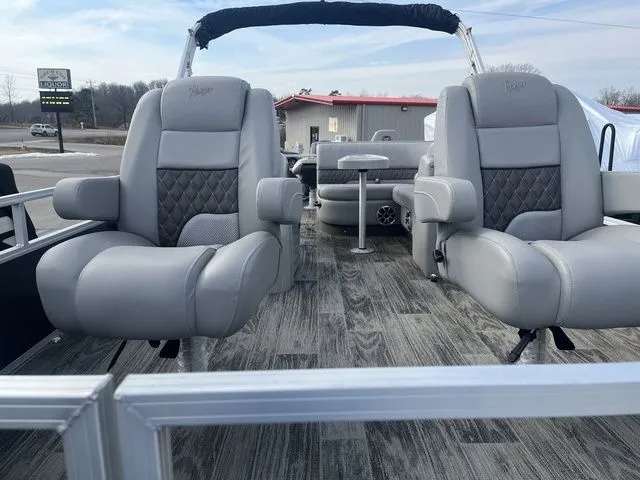 Slide: The Image of Ranger Pontoon RP220F 2024 - 9