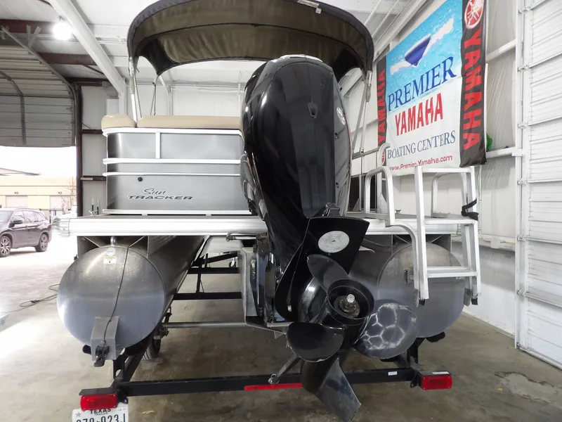 Slide: The Image of Sun Tracker 20 Party Barge 2016 - 6