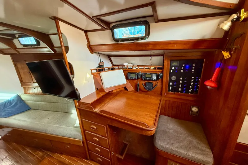 Slide: The Image of 1981 Mariner Mayflower yacht interior with navigation station and cozy seating area. - 19