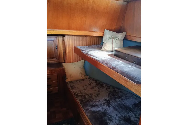 Slide: The Image of 1978 Californian LRC interior with wooden bunk beds and tropical-themed pillows. - 25