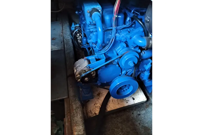 Slide: The Image of Blue engine of a 1978 Californian LRC boat, detailed view. - 34