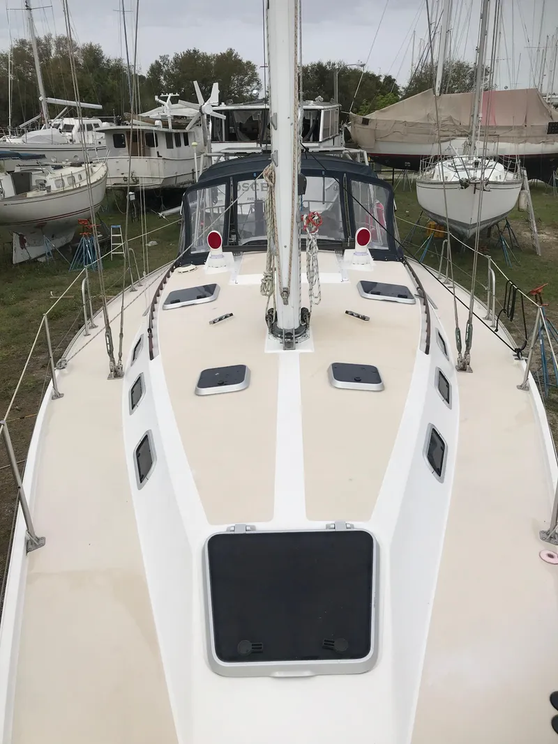 Slide: The Image of Catalina 42 1991 - 10
