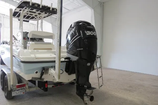 Slide: The Image of Boston Whaler 240 Dauntless 2014 - 5