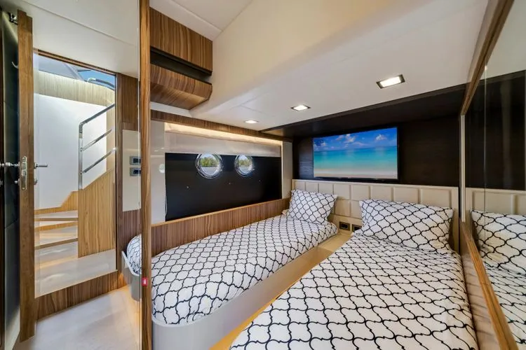 Slide: The Image of 2018 Absolute 60 Fly - Image 16 - 16