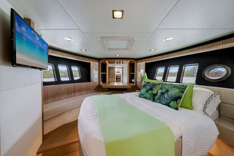 Slide: The Image of 2018 Absolute 60 Fly - Image 18 - 18