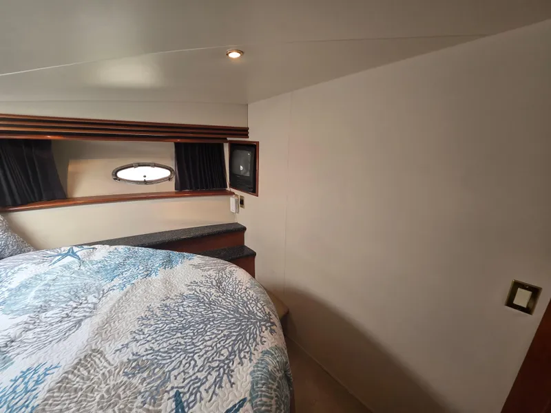 Slide: The Image of Interior cabin of 2000 Carver 450 Voyager Pilothouse with bed and porthole window. - 27