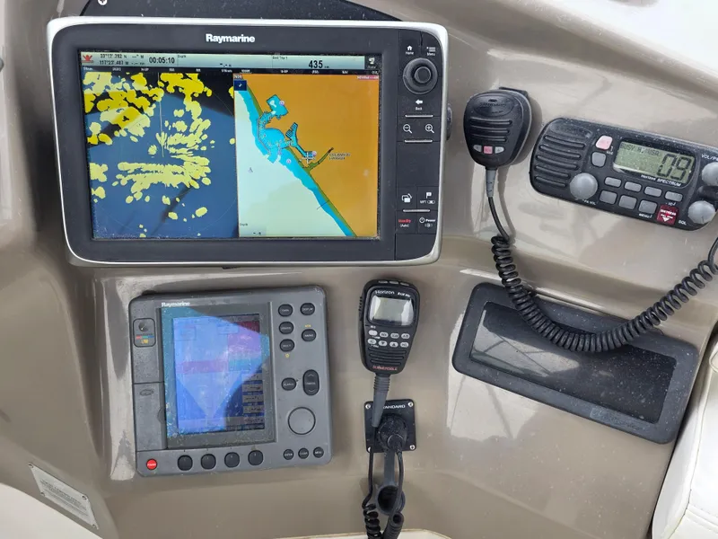 Slide: The Image of Navigation equipment on a 2000 Carver 450 Voyager Pilothouse boat dashboard. - 39