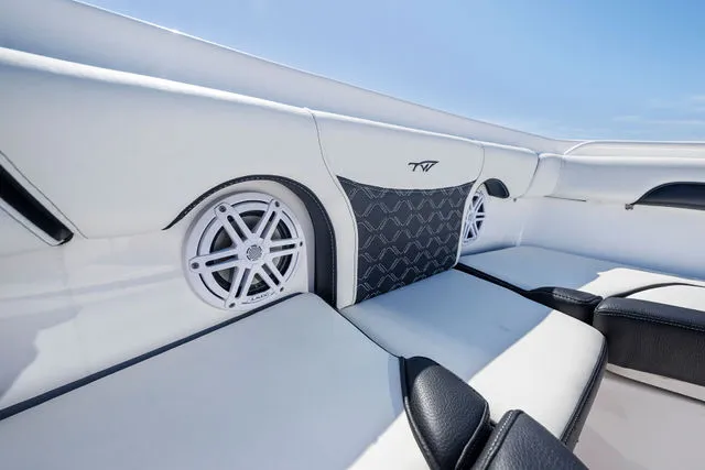 Slide: The Image of Tidewater 272 CC Adventure 2022 - 45