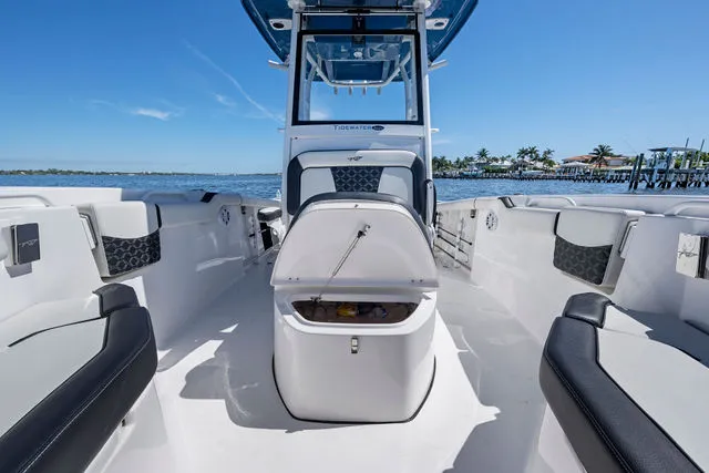Slide: The Image of Tidewater 272 CC Adventure 2022 - 59