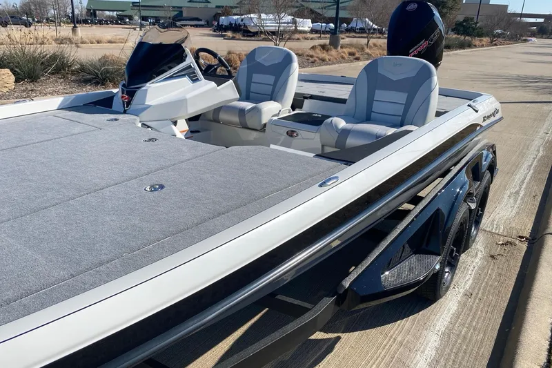 Slide: The Image of 2026 Ranger Z520 boat with sleek design and comfortable seating on a sunny day. - 8