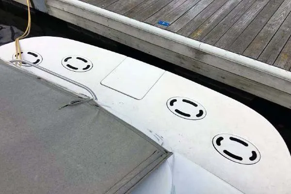 Slide: The Image of Sea Ray 380 Sundancer 2000 - 11