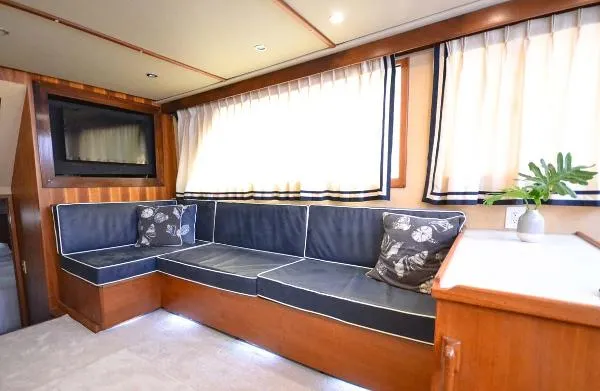 Slide: The Image of CHB Cockpit Motoryacht 1988 - 3
