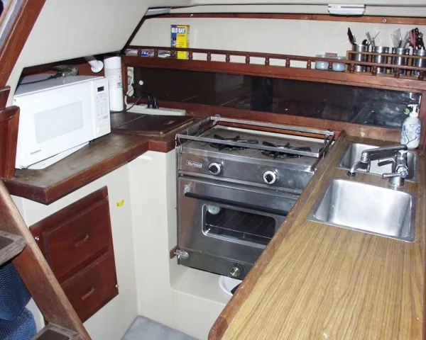 Slide: The Image of Catalina Sloop 1981 - 9