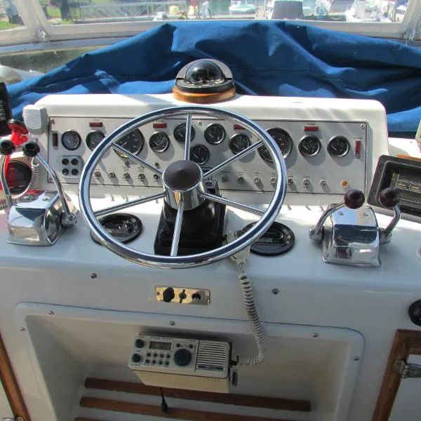 Slide: The Image of Chris-Craft 426 Catalina 1988 - 11