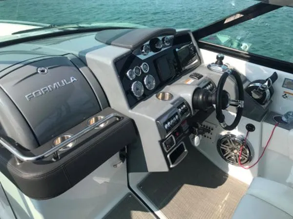Slide: The Image of Formula 350 Crossover Bowrider 2015 - 2
