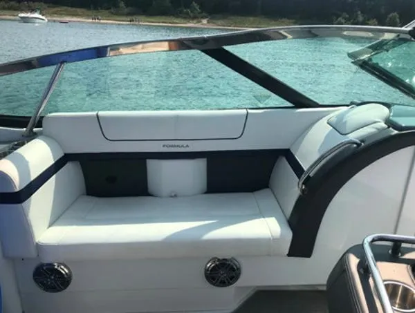 Slide: The Image of Formula 350 Crossover Bowrider 2015 - 4