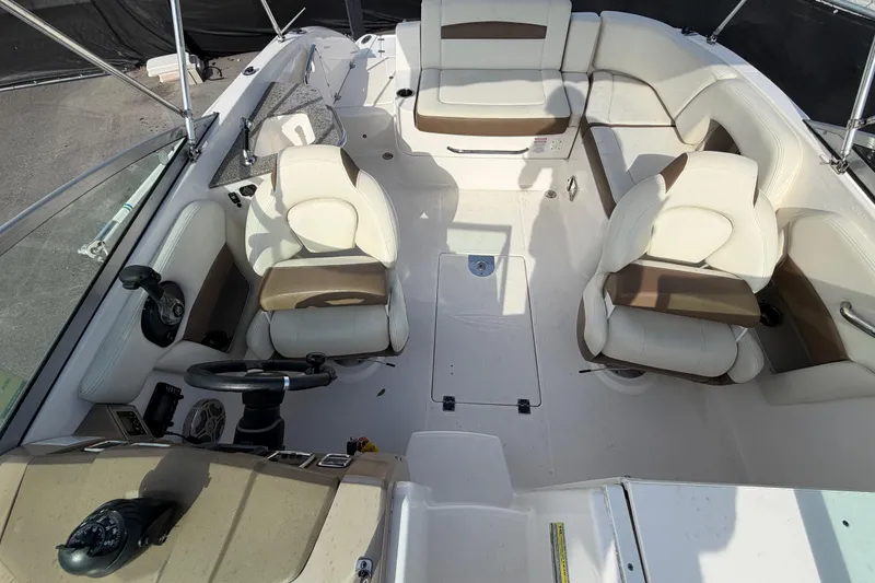 Slide: The Image of 2014 Chaparral 225 SSi boat interior with white and brown seating arrangement. - 44
