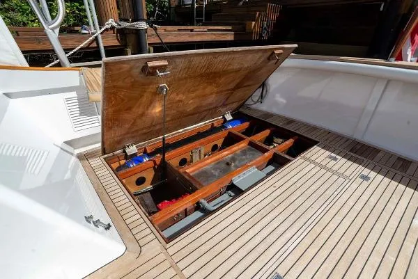 Slide: The Image of Hodgdon Yachts 33 1991 - 10