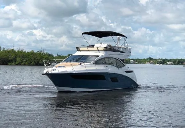 Slide: The Image of Sea Ray Fly 400 2018 - 1