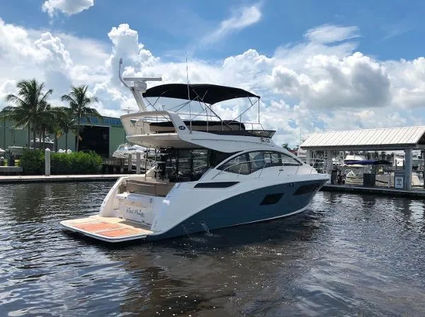 Slide: The Image of Sea Ray Fly 400 2018 - 10