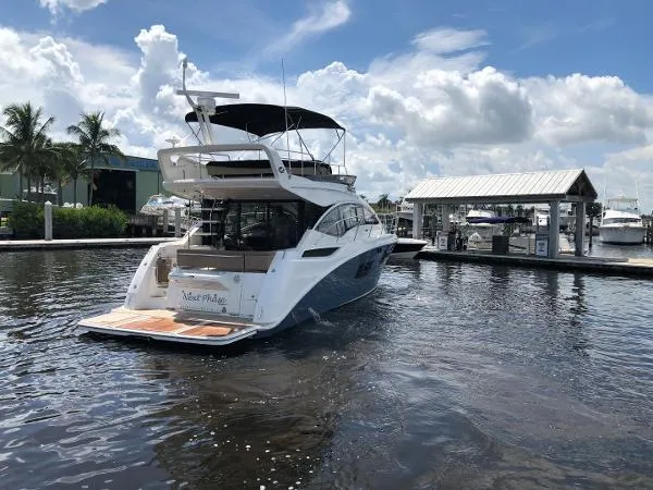 Slide: The Image of Sea Ray Fly 400 2018 - 11