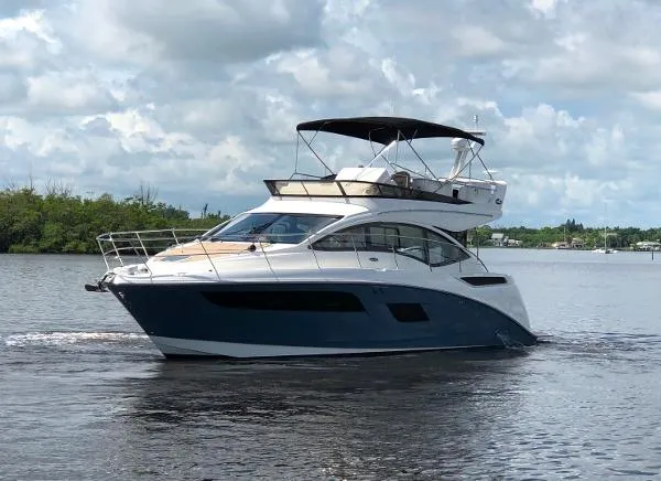 Slide: The Image of Sea Ray Fly 400 2018 - 2