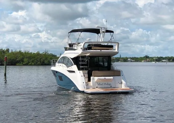 Slide: The Image of Sea Ray Fly 400 2018 - 3